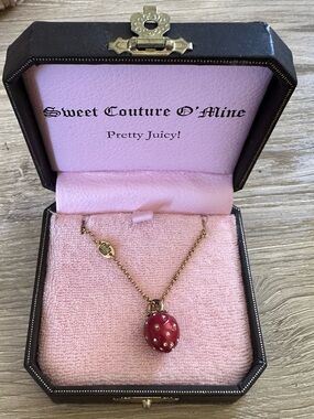 JUICY COUTURE Vintage Red Strawberry Crystal Enamel Charm Pendant Necklace 16-18